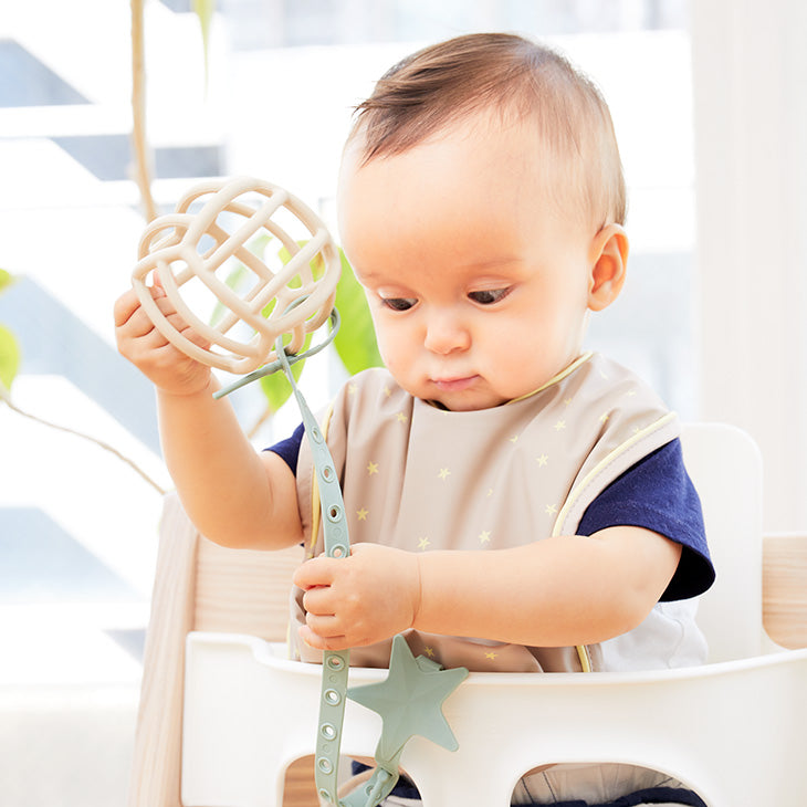 注目のベビーボールとおもちゃストラップの子育て応援セット