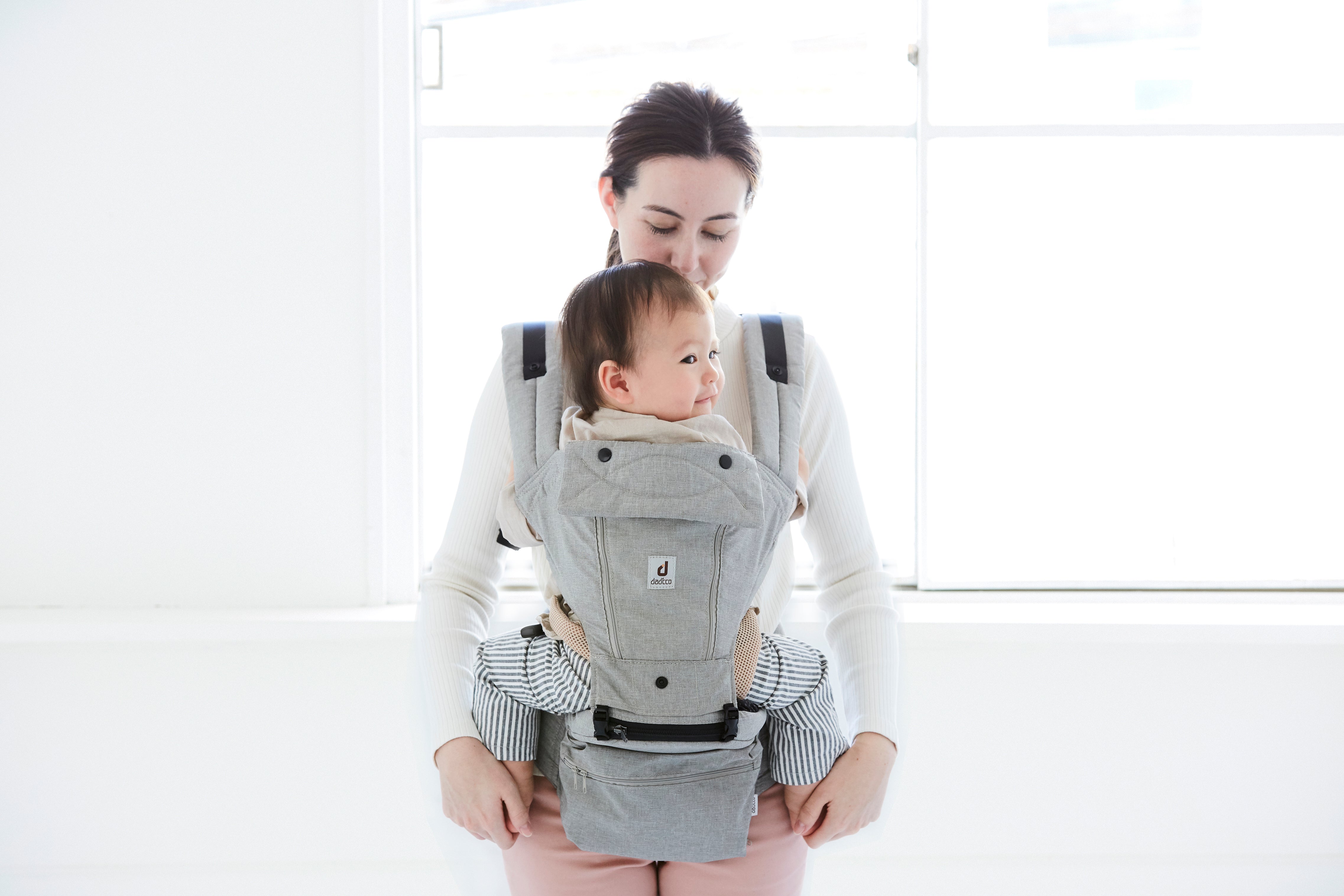 リニューアル予定] dadcco（ダディッコ）の薄型ヒップシート